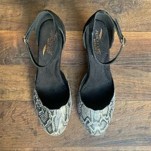 NWOT Aerosoles Heelrest Heels